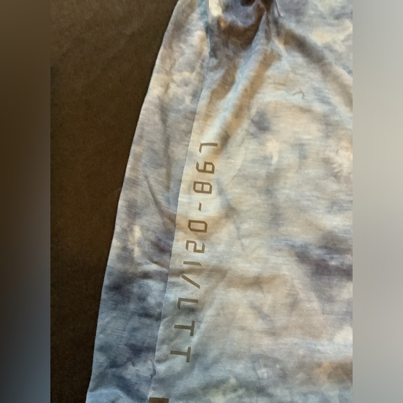 Lululemon men’s tape top pit to pit 22 inches - Picture 3 of 5